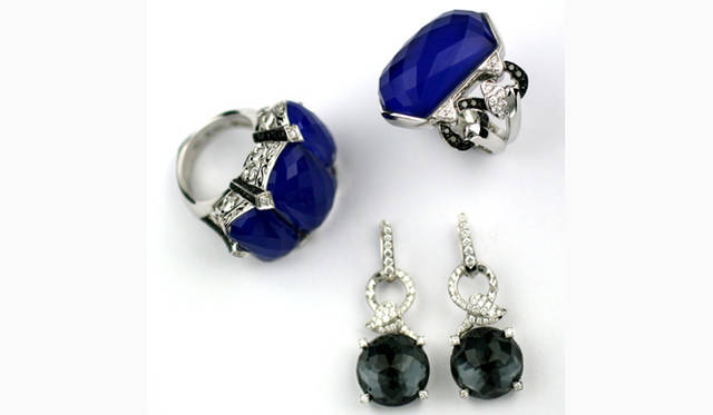 Left:Poison Ivy Threesome Ring￥1522500、Center:Mini Rock Off Earrings￥724500(tax in)