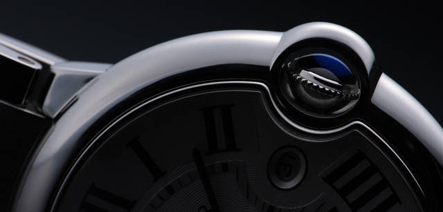 <br>クォーツ、SSケース&ブレスレット、スピネルカボション、44万1000円。