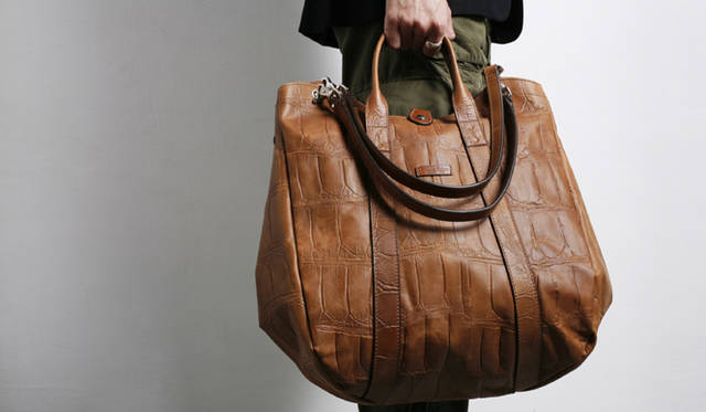 ハンドルを持って下におろした状態