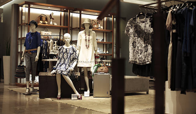 地下1階ユナイテッドアローズ店内（ウィメンズ）