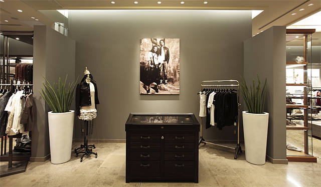 地下1階ユナイテッドアローズ店内（クロムハーツ）