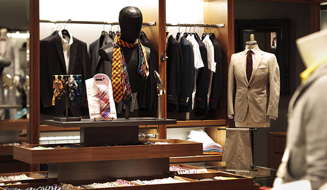 地下1階ユナイテッドアローズ店内（メンズ）