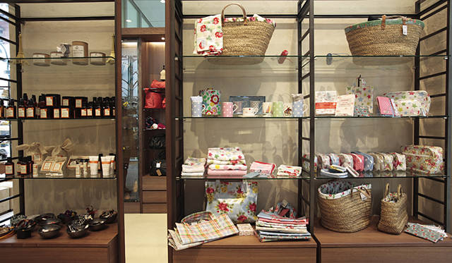 1階BEAUTY＆YOUTHユナイテッドアローズ店内（ウィメンズ）