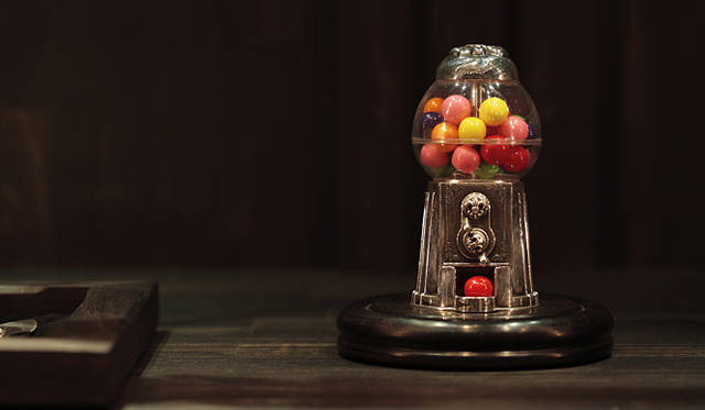 今回のリニューアルオープンに際してロスから運ばれてきた貴重なガムボールマシーン