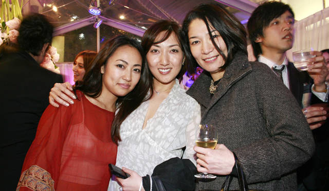 TOKYO姉妹さんと塩井るりさん（右）