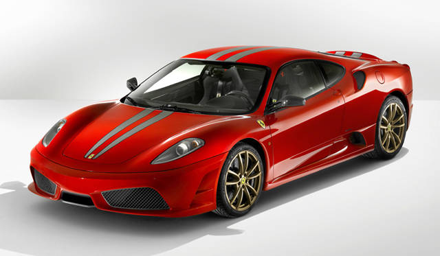 <b>FERRARI 430 SCUDERIA｜フェラーリ 430スクーデリア</b><br>430スクーデリアを開発するにあたっては、元F1ドライバーのミハエル・シューマッハが深く関わった。F1由来の技術である“F1-TRAC”と“E-Diff”の機能は、そのふたつを統合した“E-Diff2”へと進化、コーナー脱出速度は従来比40％に向上した。