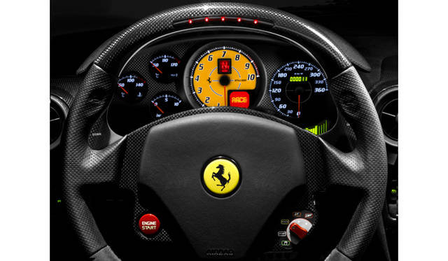 <b>FERRARI 430 SCUDERIA｜フェラーリ 430スクーデリア</b><br>クルマの各種設定を変更できる“マネッティーノ”は、サーキットでのスポーツドライビングを意識し、トラクションコントロールオフモードを備えるスペシャル版“レーシングマネッティーノ”に置き換えられる。