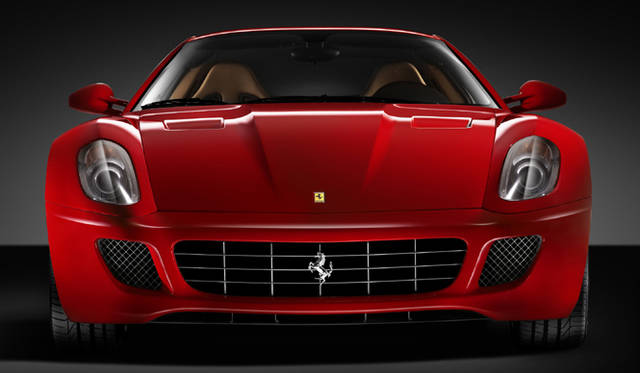 <br>フロントにV12を収める599は、全重量の85％を前後アクスル内に配置し、前47：後53の重量配分と575Mよりもさらに20mm低められた重心により、高い運動性能を手に入れている。