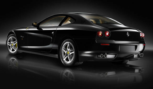 <br>ギアボックスはリアディファレンシャルの直前に配置されるトランスアクスル方式。前後重量配分の適正化に貢献する。