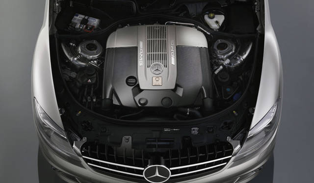 <b>Mercedes-Benz CL65 AMG/CL63 AMG｜メルセデス・ベンツ CL65 AMG/CL63 AMG</b><br>CL65 AMGに搭載されるのは、AMGが開発した6リッターV12ツインターボエンジン。その性能は612ps、1000Nmにも及ぶ。トランスミッションは、AMGスピードシフトなる5段オートマチックを採用する。