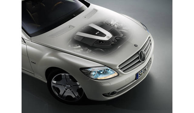 <b>Mercedes-Benz CL600｜メルセデス・ベンツ CL600</b><br>CL600は、CLクラスの最上級モデルにふさわしく、5.5リッターV12ツインターボエンジンを搭載する。最高出力517ps、最大トルク830Nmの実力を誇る。