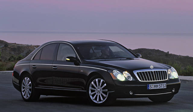 <br>マイバッハ57S。パワーアップしたエンジンに対応して、タイヤは57の275/50R19から275/45R20にインチアップされる。