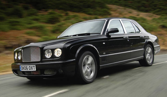 <br>アルナージにはとびきりパワフルなアルナージTを筆頭に、洗練されたサルーンのアルナージR、そのロングホイールベース版のアルナージRLの3タイプが用意される。