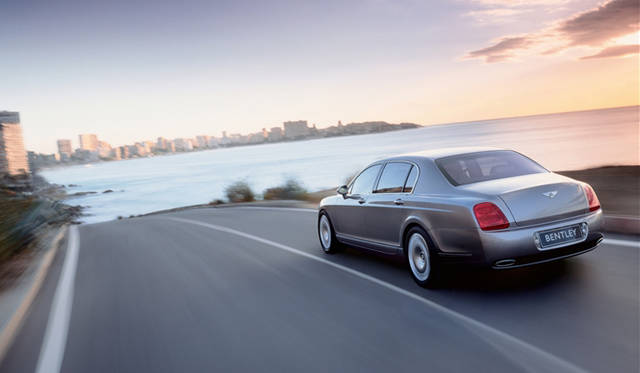 <br>フロントマスク同様、リアのデザインにもコンチネンタルGTのイメージを残す。