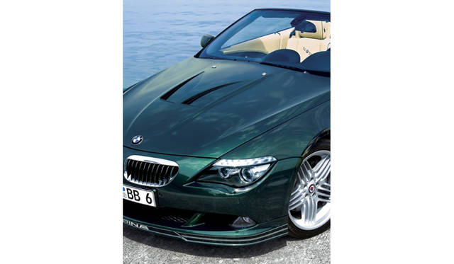 <br>自慢のALPINA V8を搭載するB6 Sの加速性能は驚くほど。0-100km/h加速4.5秒（カブリオは4.8秒）、最高速度318km/h（同313km/h）はまさに衝撃的だ。