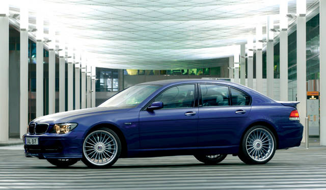 <br>B7スーパーチャージにはスタンダードな“リムジン”と、ロングホイールベース版の“リムジン ロング”が用意される。