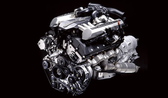 <br>エンジンは専用設計の6.75リッターV12を搭載。460ps、720Nmという高出力を誇るとともに、大排気量エンジンらしく、わずか1000rpmで最大トルクの75％を発揮する。