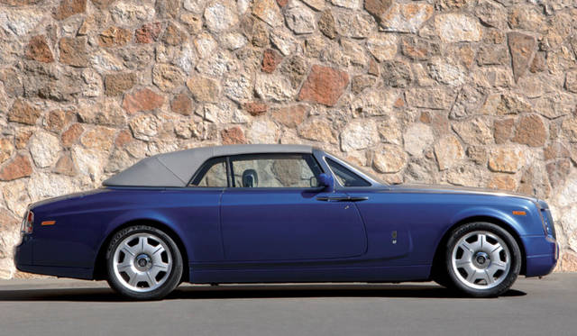 <br>ファントム ドロップヘッドクーペのボディは、サルーン（SWB）に比べて、全長で220mm、全高で75mm小さく、そのデザインとあいまってパーソナルな雰囲気を強めている。