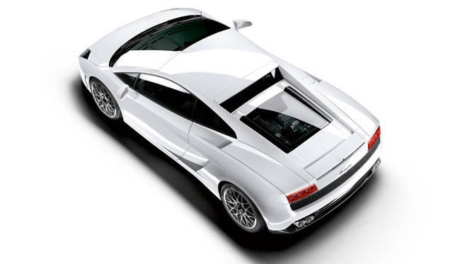 <br>極端に前に出たキャビンとその背後に積まれるV10エンジンの様子がよくわかるショット。ボディはアルミのスペースフレーム構造を採用。