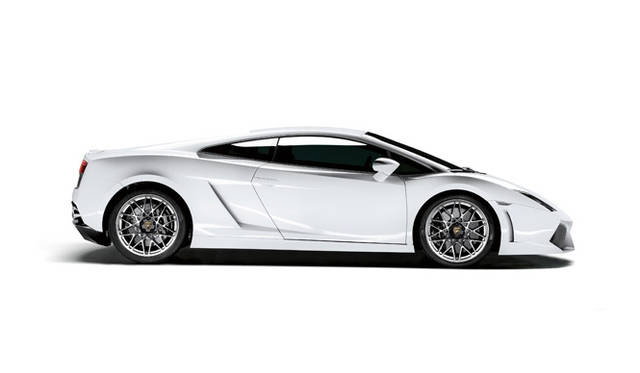 <br>ランボルギーニらしいシャープなシルエットを持つガヤルドLP560-4。ドアは跳ね上げ式ではなく、コンベンショナルな横開きタイプを採用する。