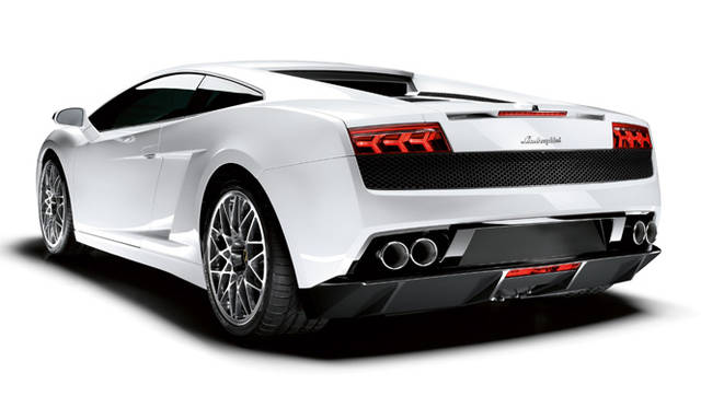 <br>卓越したパワーを余すところなく路面に伝えるために、ガヤルドLP560-4では、ビスカスカップリングを用いたフルタイム4WDを採用している。