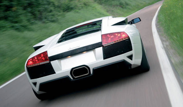 <br>名前の“LP”とはボディのリアにエンジンを縦置きすることを意味する。それに続く数字はエンジンパワーを示す。駆動方式は“ランボルギーニVT”と呼ばれるフルタイム4WD。