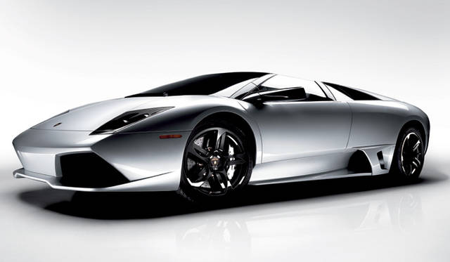 <br>2003年のデトロイトショーに“ムルシエラゴ ロードスター”として参考出品されたクルマを市販化したのがムルシエラゴ ロードスターだ。