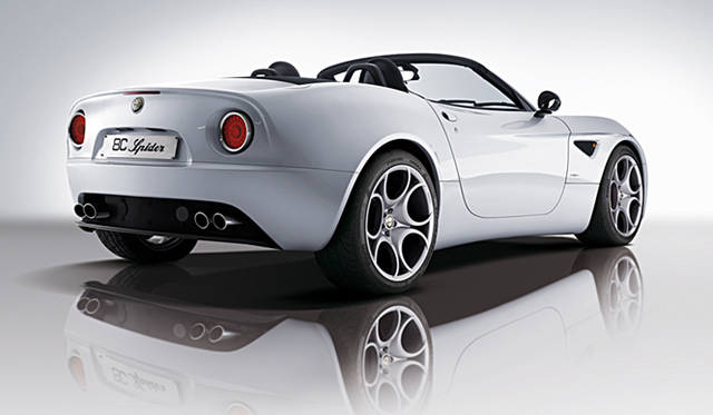 <br>アルファ8Cコンペティツィオーネのオープン版となる8Cスパイダー。2008年のジュネーブショーに登場した。