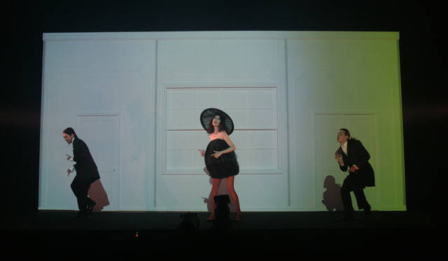 無数のヒダからなるボールドレス（早替え5体）