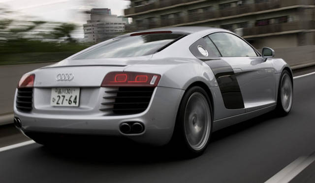 <br>停止状態から100km/h到達までの時間は、わずかに4.6秒。最高速度は301km/hをマークする。