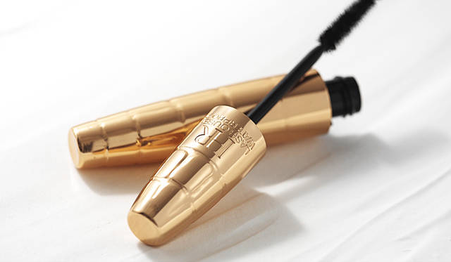 藤原美智子さんが選ぶ、スター＆名品アイテム｜ヘレナ ルビンスタイン ラッシュ クイーン ウォータープルーフ ＃01