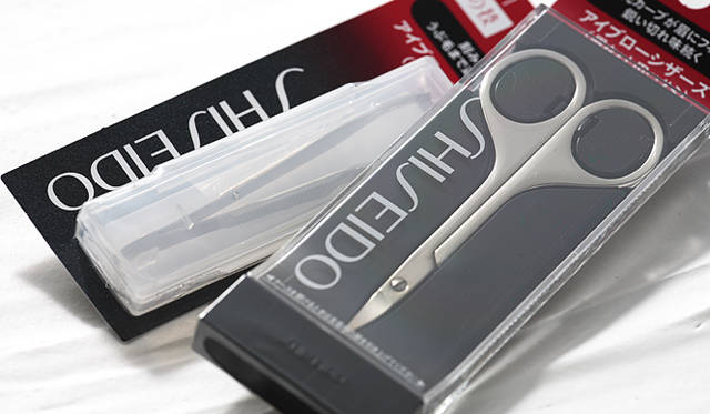 藤原美智子さんが選ぶ、スター＆名品アイテム｜資生堂 アイブローシザーズ 212