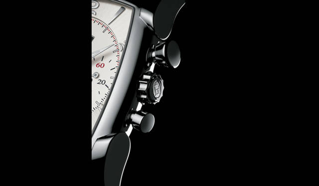 <strong>PARMIGIANI　FLEURIER｜パルミジャーニ・フルリエ</strong>　スタート／ストップボタンと、リセットボタンのサイズを変えるなど、同社らしいコダワリが貫徹されている。