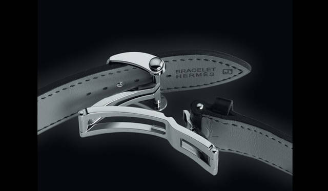 <strong>PARMIGIANI　FLEURIER｜パルミジャーニ・フルリエ</strong>　パルミジャーニ・フルリエは、一貫してエルメス製のレザーストラップを用いる。