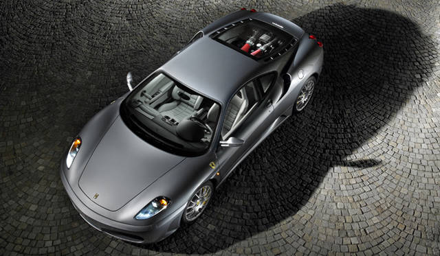 <br>V8エンジンをキャビン後方に搭載するスポーティなフェラーリがF430。360モデナの後継モデルにあたるが、設計はほぼ一新されている。