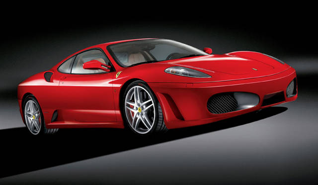 <br>フェラーリらしい流麗なデザインは、ピニンファリーナとの共同作。フロントスカートに設けられるふたつの大きなエアインテークがF430のパフォーマンスの高さを表している。