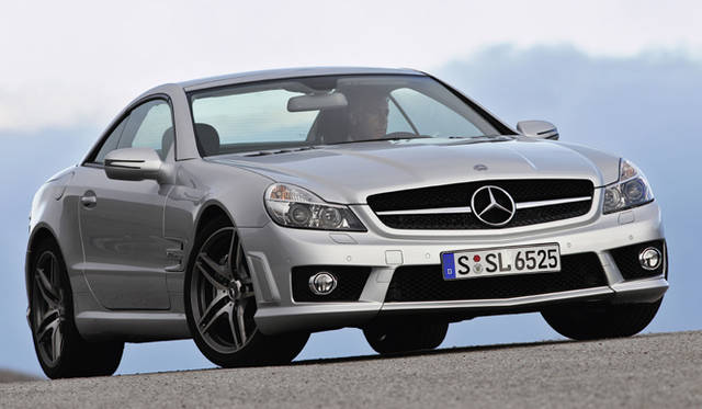 <b>Mercedes-Benz SL65 AMG｜メルセデス・ベンツ SL65 AMG</b><br>全長4605mmの比較的コンパクトなボディに、AMGが手がけた6リッターV12ツインターボを搭載したハイパフォーマンスなSLクラスが、SL65 AMGだ。 