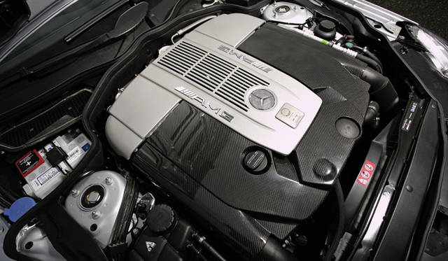 <b>Mercedes-Benz SL65 AMG｜メルセデス・ベンツ SL65 AMG</b><br>エンジンはメルセデスのV12ツインターボに、専用のターボチャージャーやカムシャフト、大型インタークーラー、エギゾーストシステムなどを与えることで612ps、1000Nmを実現している。