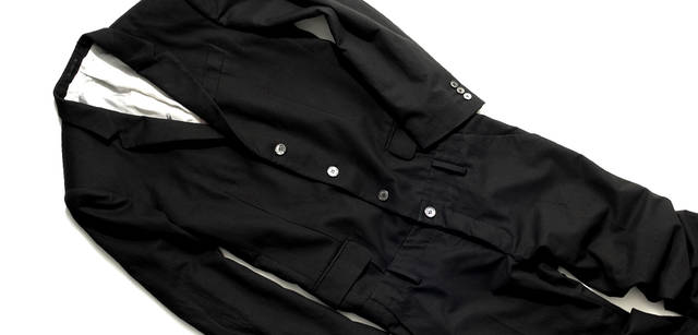 Crystal Charm Key Ring, right ¥40,950, Paddington Charm Key Ring, left ¥28,350<br>from Chloé Information desk Tel. 03-4335-1750