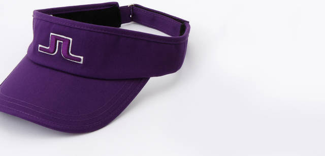 Key Ring ¥144,900<br>from Bottega Veneta JAPAN Tel. 0570-000-677