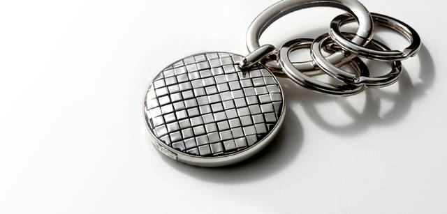 Sport Shoes, Black and Green ¥35,700 each, White ¥157,500<br>from PUMA JAPAN Customer service Tel. 0120-125-150