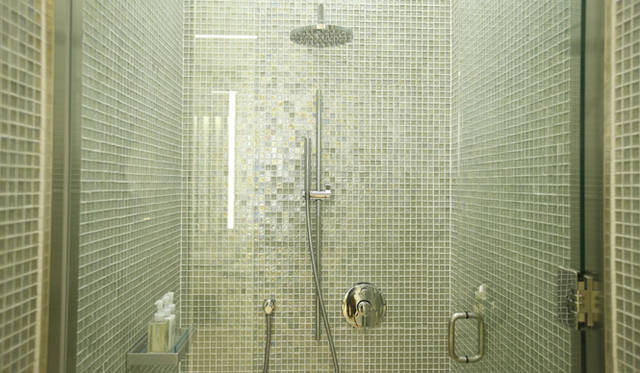 メイクルームと隣接したシャワールーム