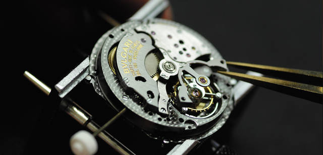 　CREATING THE CALIBER BVL 416 REQUIRES MORE THAN 7,360 HOURS FOR DEVELOPMENT AND 380 FOR ASSEMBLY AND SETTING.