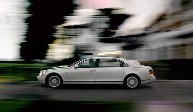 <br>マイバッハ・ランドレーはショーファードリブンが基本。エアマチックDCやアダブティブダンピングシステム（ADS II）により、極上の乗り心地が提供される。