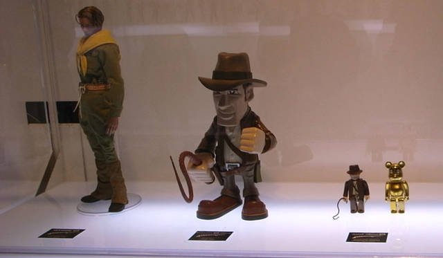 <b>INDIANA JONES™ シリーズ</b><br>話題のインディ・ジョーンズも商品化。今は亡きリヴァー・フェニックスが演じたヤング・インディ（左）の立体化に感涙！