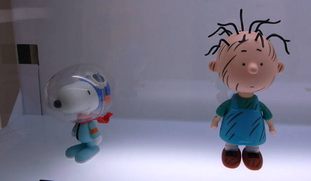 <b>VCD ASTRONAUT SNOOPY & VCD PIGPEN</b><br>有名なアストロノーツ姿のスヌーピーと、自ら汚したがるピッグペンが登場。ともに9月発売予定、価格5040円だ。