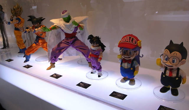 <b>ドラゴンボールZ＆Dr.スランプ　鳥山明シリーズ</b><br>世界に誇るマンガ「ドラゴンボール」がついにシリーズ化。最新作のRAHピッコロの購入特典はVCD孫悟飯だ。DrスランプもVCDで登場。