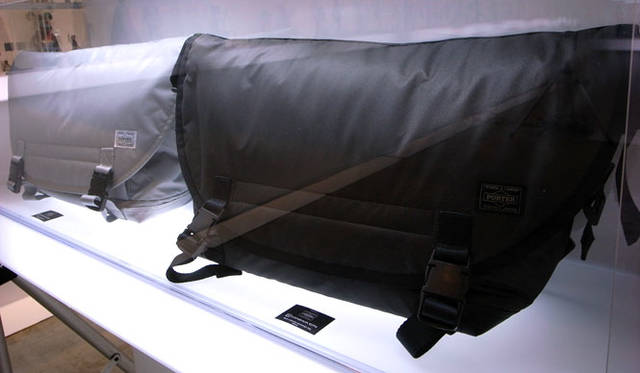 <b>PORTER black reflective waist bag</b>