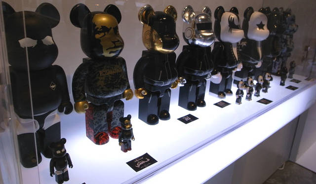 <b>400% BE@RBRICK 各種</b><br>こちらはKISSやダフトパンクなどアーティストが中心。