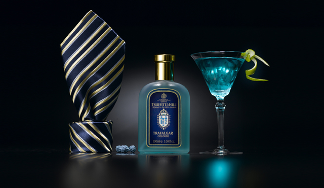 ネクタイ2万5200円、カフリンクス2625円　ともにシャルベ